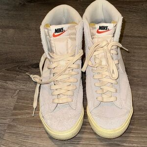 Nike High-Top blazers in Cream and Yellow
